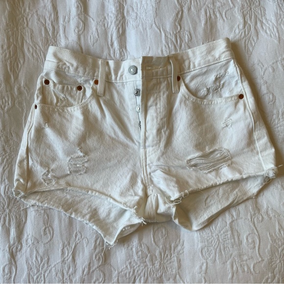 Original Levi’s 501 high rise / high waisted cut off shorts from Revolve Size 27 - Picture 3 of 8
